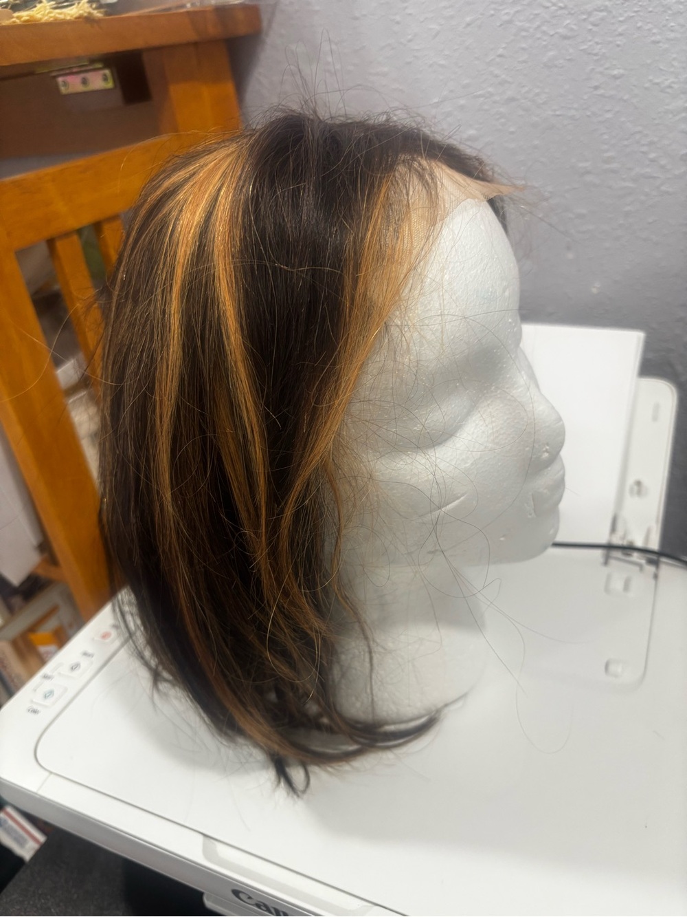 New Women’s Short Black Wig with Honey Blonde Highlights 100% human - Picture 3 of 9